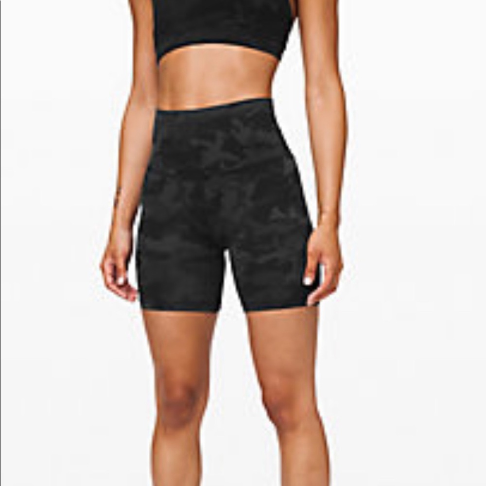 Lululemon 6” Align Shorts - Size 6
